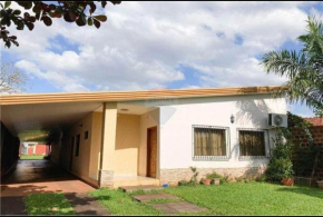 Casa en el centro de Encarnacion con tres habitaciones